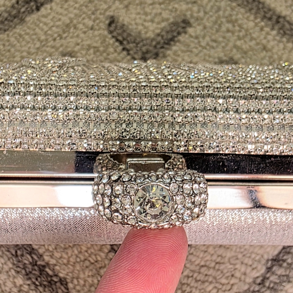 NWT Babeyond Heart Shaped Rhinestones Tassle Party Clutch - Picture 3 of 7